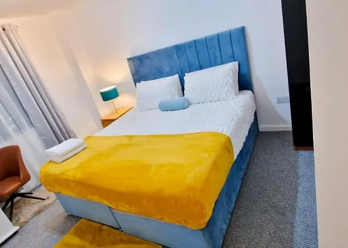 Lovely 2-Bedroom Apartment, Free Parking